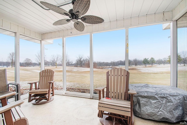 sunroom / solarium with a ceiling fan