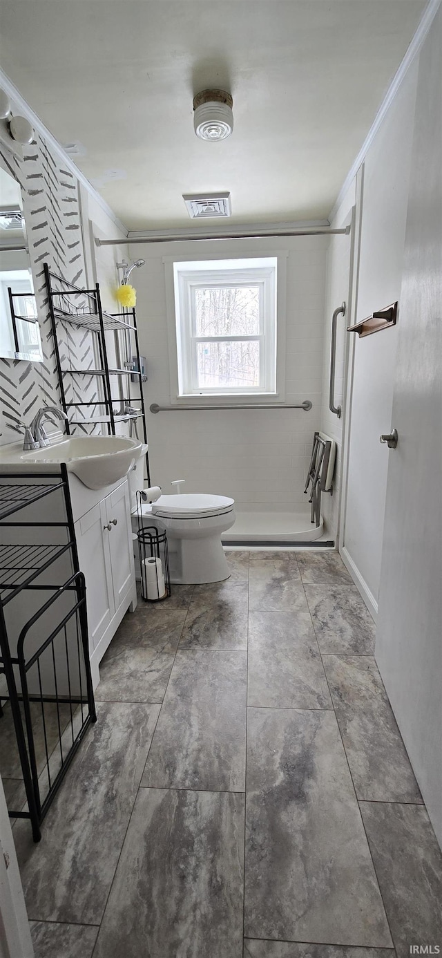 full bath featuring visible vents, a shower, vanity, and toilet