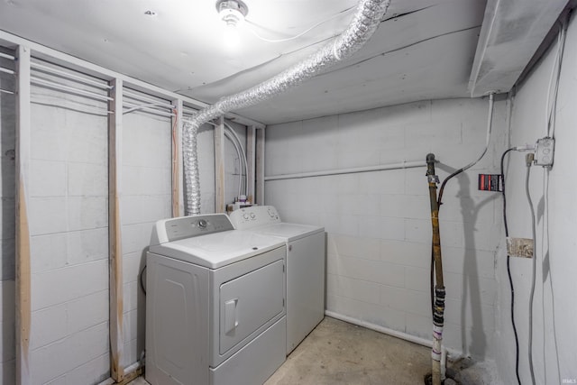 laundry area with laundry area and washer and clothes dryer