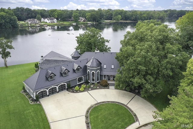 bird's eye view with a water view