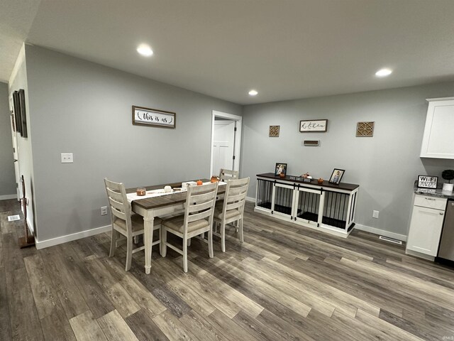 dining area with dark wood finished floors, visible vents, recessed lighting, and baseboards