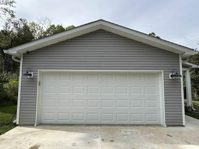 view of detached garage