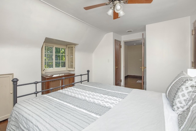 bedroom with ceiling fan