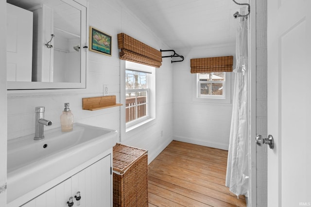 11791 W Pirates Roost Rd, Monticello, IN 47960 - full bathroom featuring a sink, curtained shower, hardwood / wood-style flooring, and vaulted ceiling