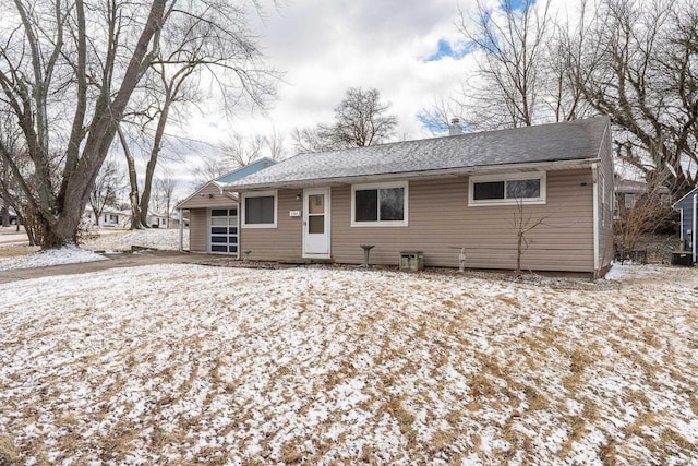 single story home with a shingled roof