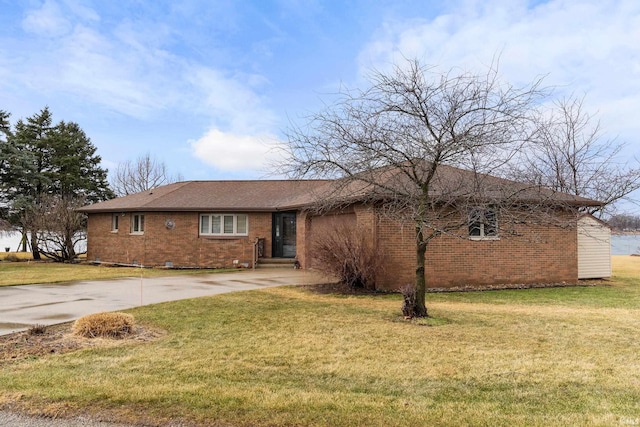 ranch-style house with brick siding, crawl space, a front yard, and driveway