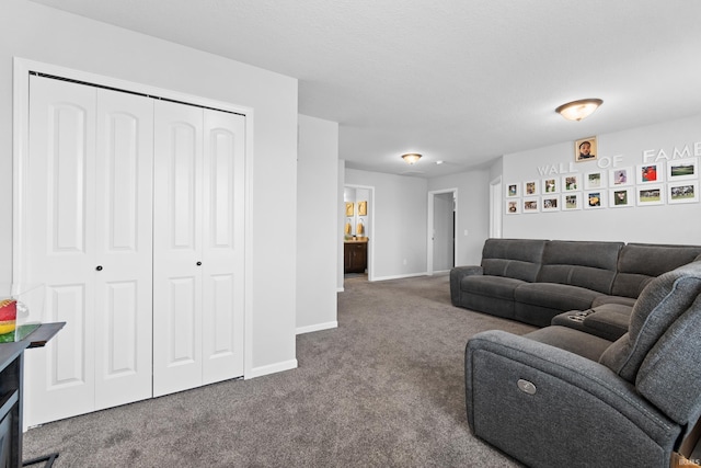 living area with carpet flooring and baseboards