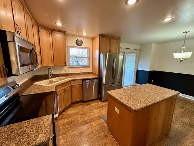 kitchen featuring a sink, a center island, recessed lighting, and stainless steel appliances