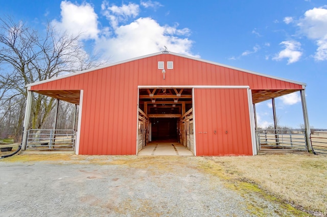 view of outdoor structure featuring an outdoor structure and an exterior structure