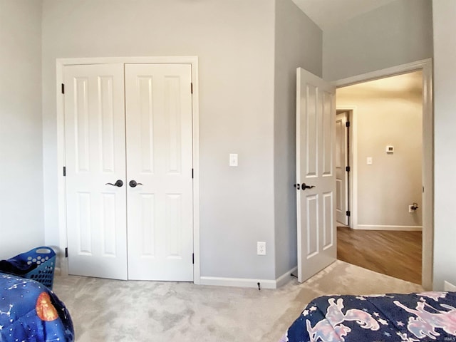 bedroom with a closet, baseboards, and carpet flooring