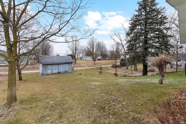 view of yard with a storage shed and an outdoor structure