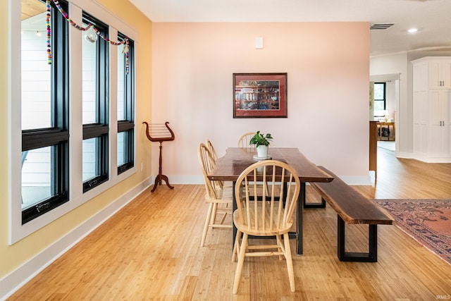 dining area featuring visible vents, recessed lighting, light wood-type flooring, and baseboards