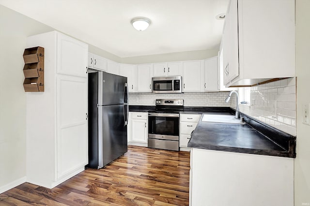 904 S Deer Run, Ellettsville, IN 47429 - kitchen with dark countertops, dark wood-style floors, stainless steel appliances, and a sink