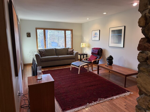 living room with recessed lighting, baseboards, and wood finished floors