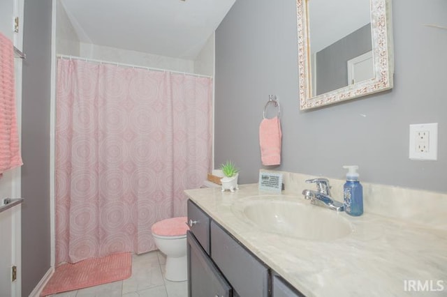 full bath featuring tile patterned floors, a shower with shower curtain, toilet, and vanity