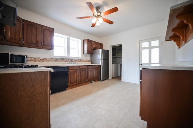 kitchen with tasteful backsplash, visible vents, light countertops, appliances with stainless steel finishes, and a ceiling fan