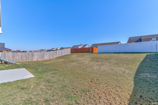 view of yard featuring a fenced backyard