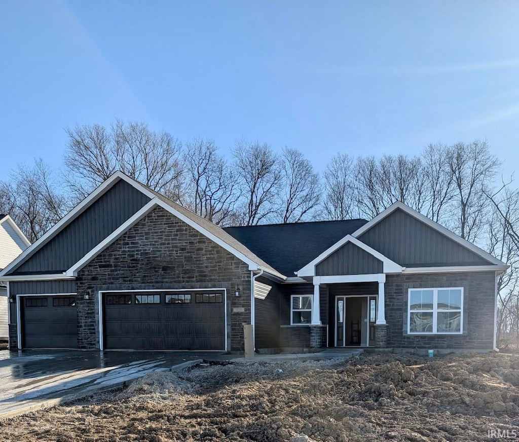 craftsman-style home featuring a garage and driveway