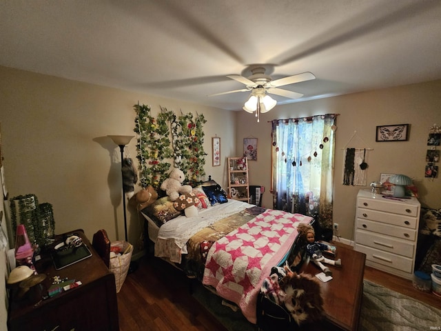 bedroom featuring wood finished floors and a ceiling fan