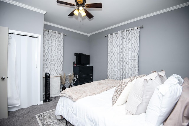 bedroom with ceiling fan, a closet, carpet, and ornamental molding