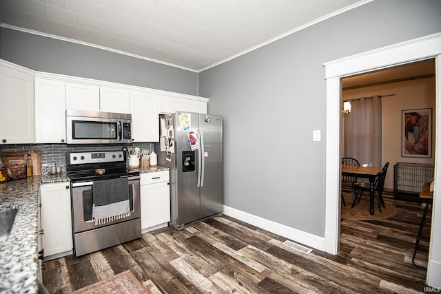 kitchen featuring backsplash, dark wood-style floors, visible vents, and appliances with stainless steel finishes