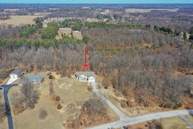 bird's eye view featuring a wooded view