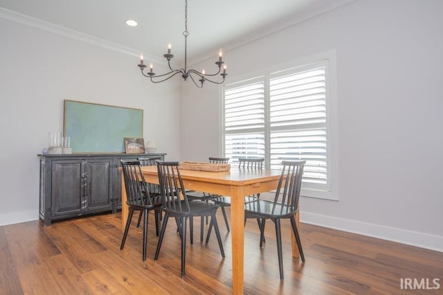 dining room featuring baseboards, recessed lighting, dark wood-style flooring, crown molding, and a chandelier