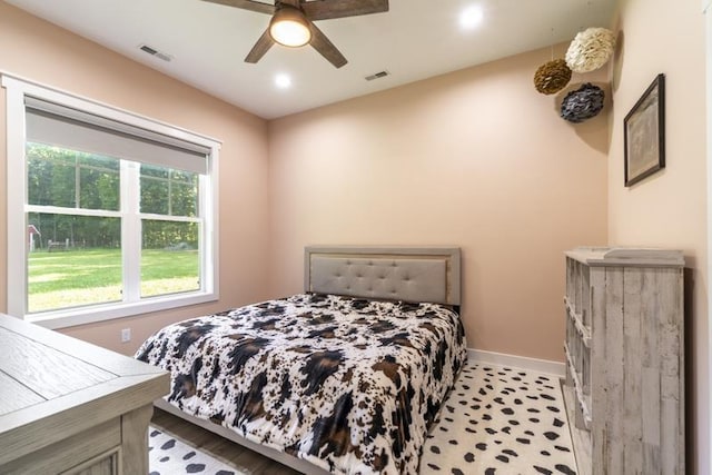 bedroom with recessed lighting, visible vents, baseboards, and ceiling fan