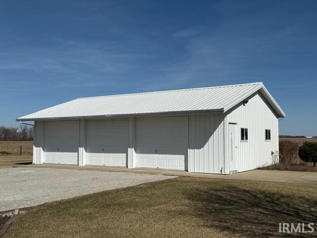 view of detached garage