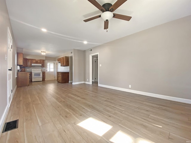 unfurnished living room with baseboards, visible vents, light wood finished floors, recessed lighting, and ceiling fan