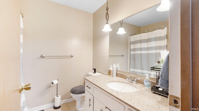 full bath with vanity, a shower with curtain, baseboards, tile patterned floors, and toilet