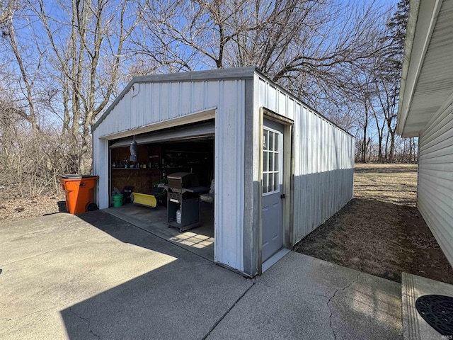 detached garage with concrete driveway