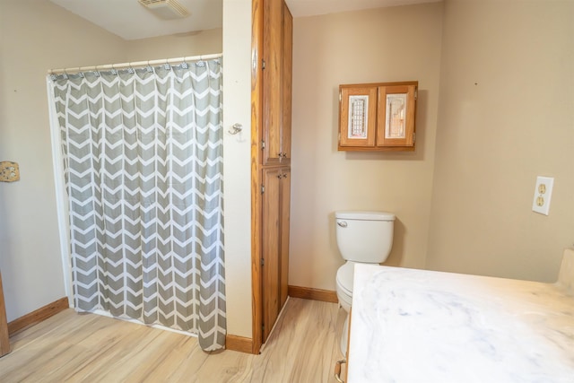 full bathroom with visible vents, a shower with curtain, toilet, wood finished floors, and baseboards