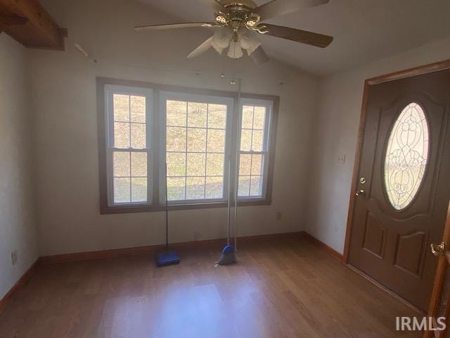 foyer with light wood-style flooring, baseboards, and ceiling fan