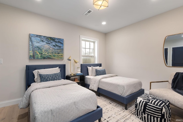 bedroom featuring recessed lighting, light wood-style floors, visible vents, and baseboards