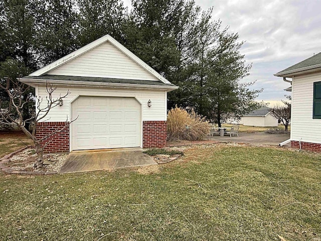 view of detached garage