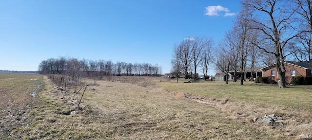 view of yard featuring a rural view