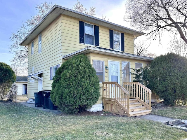 view of front facade with a front lawn