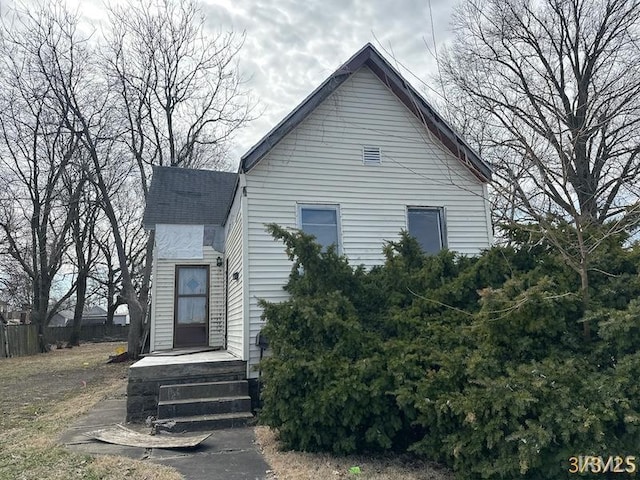 view of front facade featuring fence