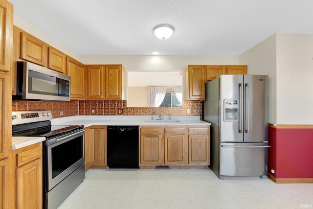 kitchen with visible vents, a sink, tasteful backsplash, appliances with stainless steel finishes, and light countertops