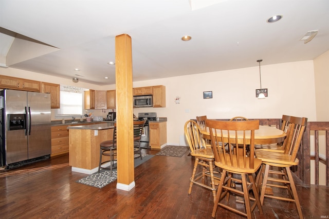 dining area featuring recessed lighting, visible vents, baseboards, and dark wood finished floors