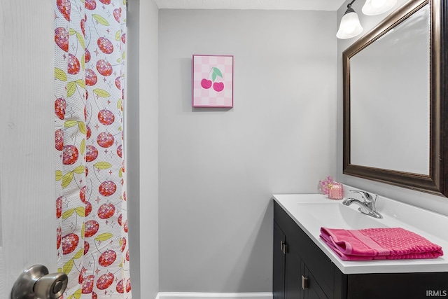 bathroom with baseboards, a shower with curtain, and vanity