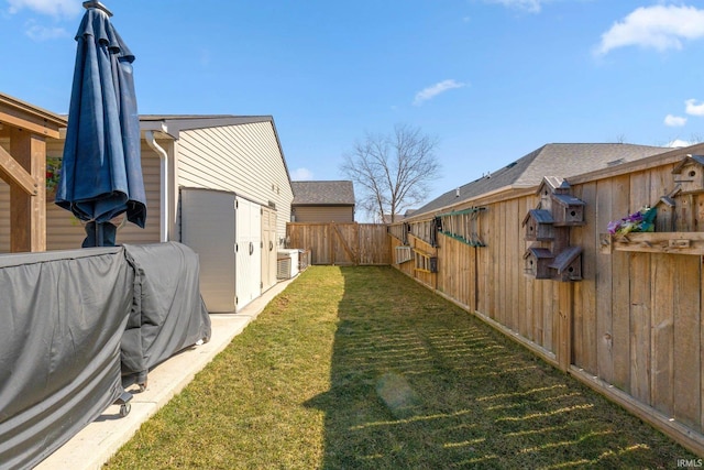 view of yard featuring a fenced backyard