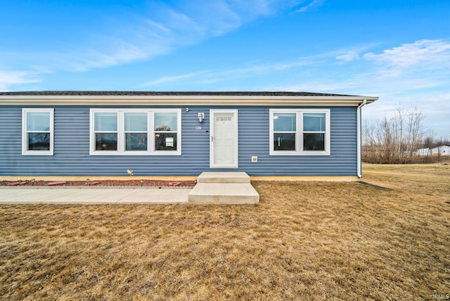 view of front facade with a front lawn