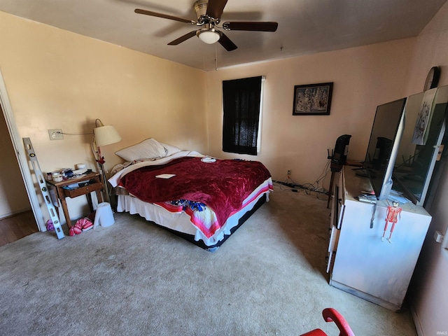 bedroom featuring a ceiling fan and carpet