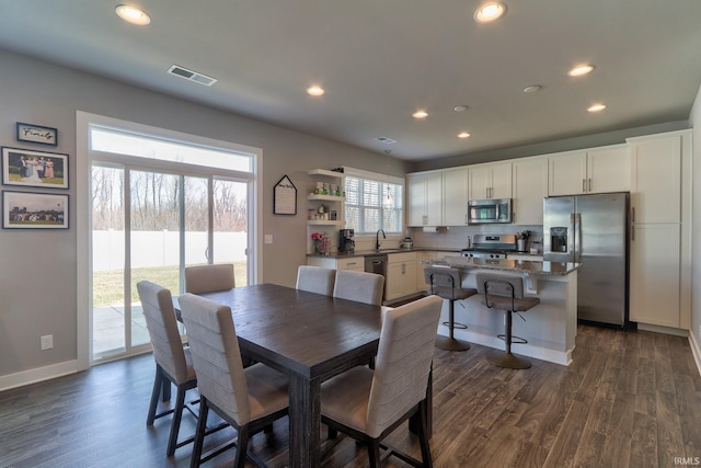 dining space featuring recessed lighting, visible vents, baseboards, and dark wood-style flooring