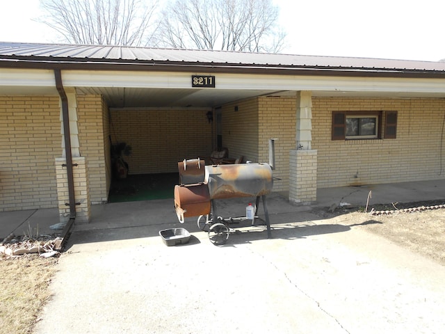 view of vehicle parking featuring an attached carport