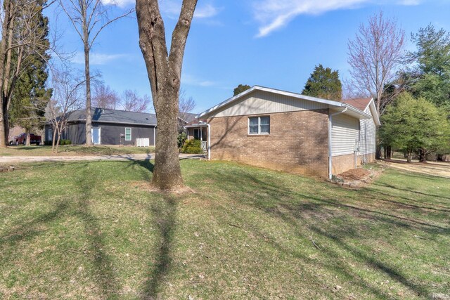 view of front of home with brick siding and a front yard