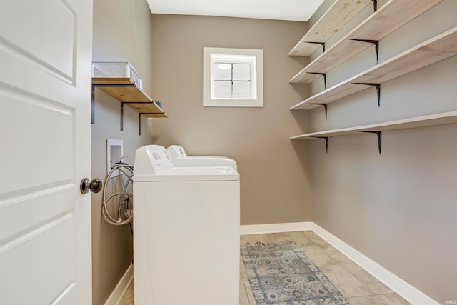 washroom featuring laundry area, baseboards, and independent washer and dryer