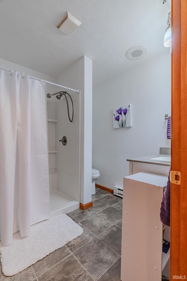 full bathroom with toilet, a shower with shower curtain, a baseboard radiator, baseboards, and vanity